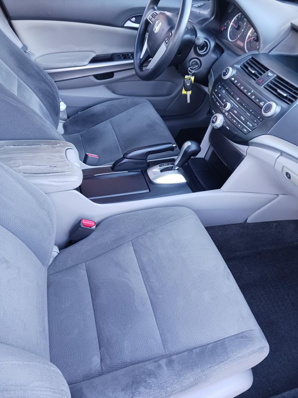 Honda Accord Sedan Vehicle Full-screen Gallery Image 06