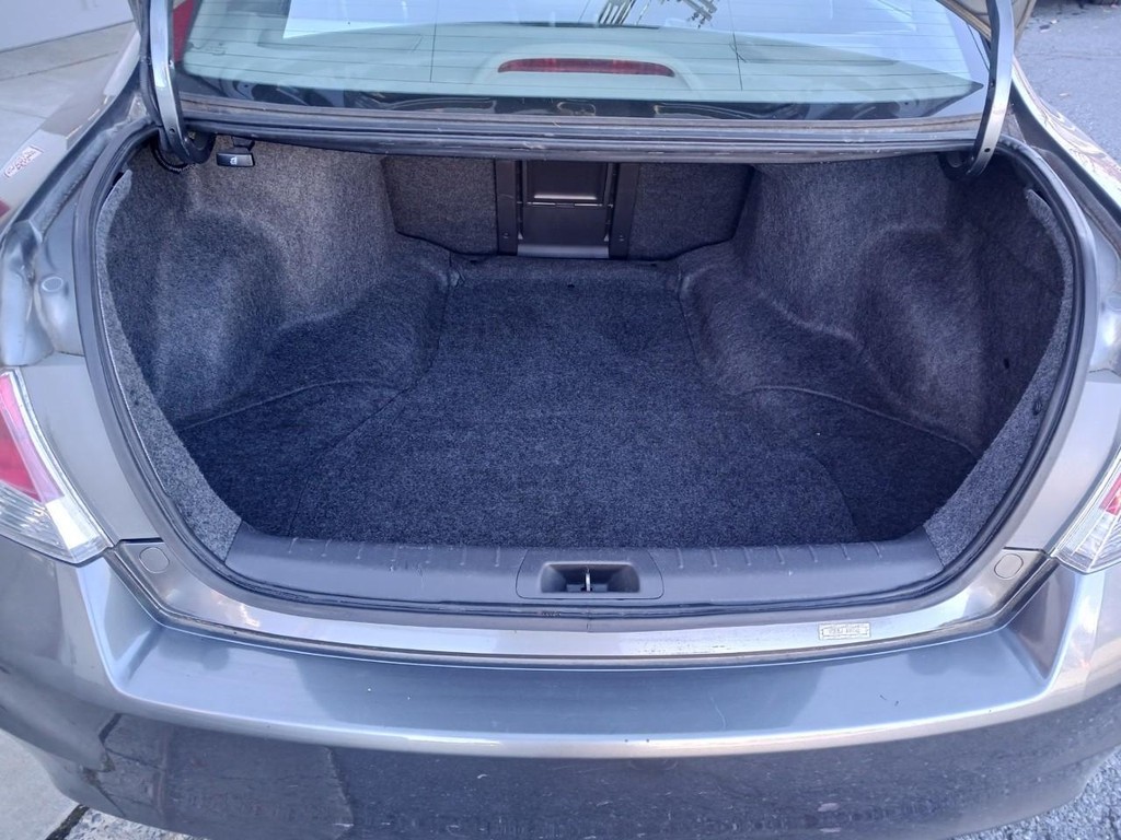 Honda Accord Sedan Vehicle Full-screen Gallery Image 08