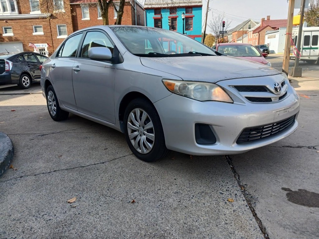 Toyota Corolla Vehicle Full-screen Gallery Image 02