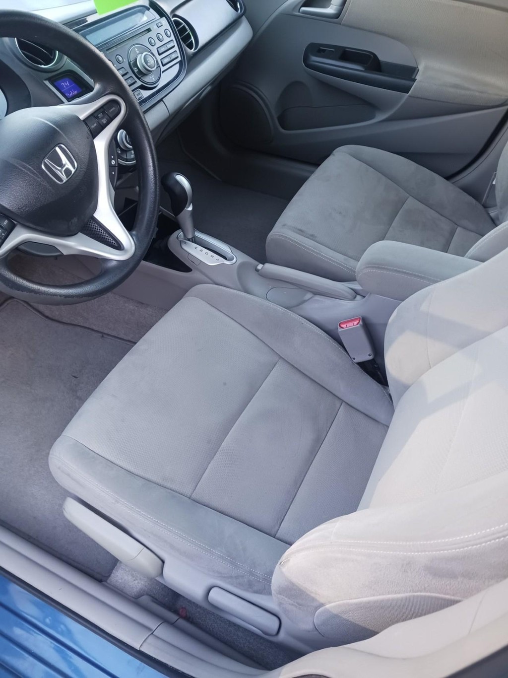 Honda Insight Vehicle Full-screen Gallery Image 05