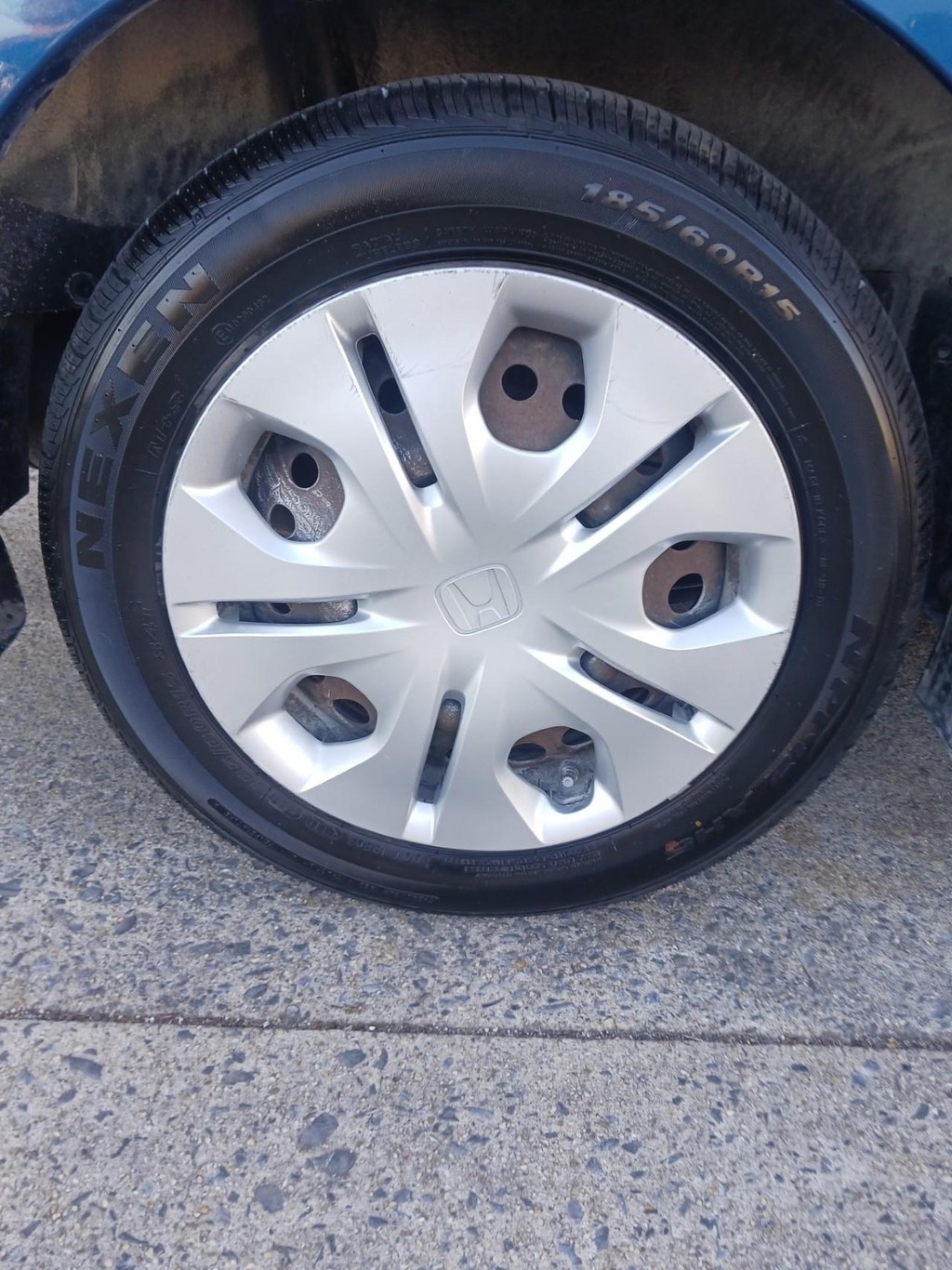 Honda Insight Vehicle Full-screen Gallery Image 10