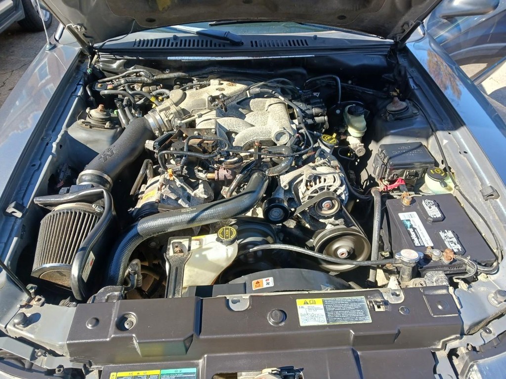 Ford Mustang Vehicle Full-screen Gallery Image 09