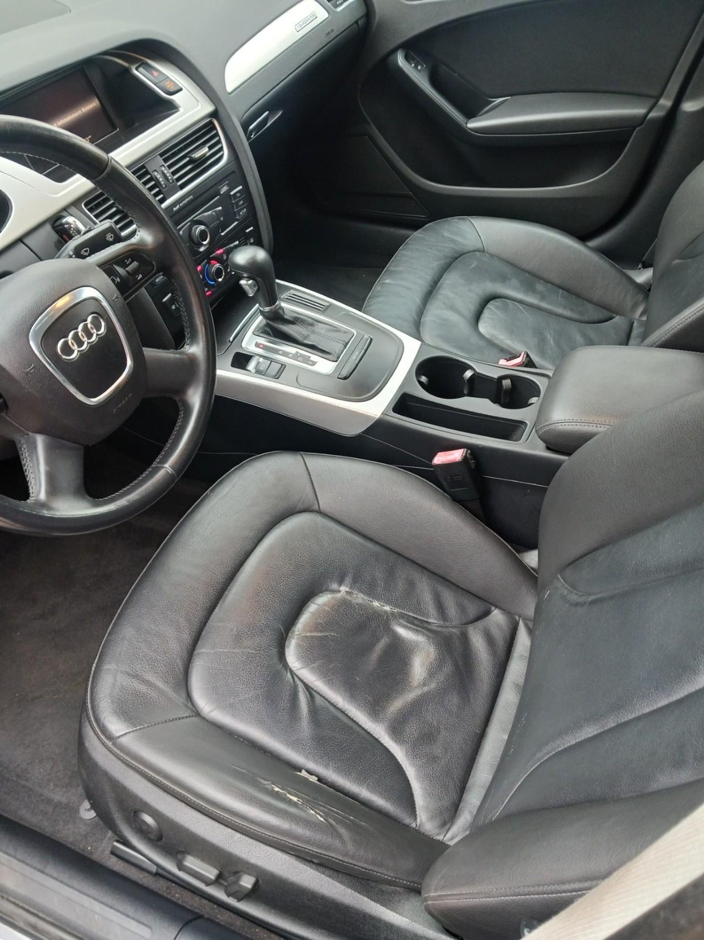 Audi A4 Vehicle Full-screen Gallery Image 06