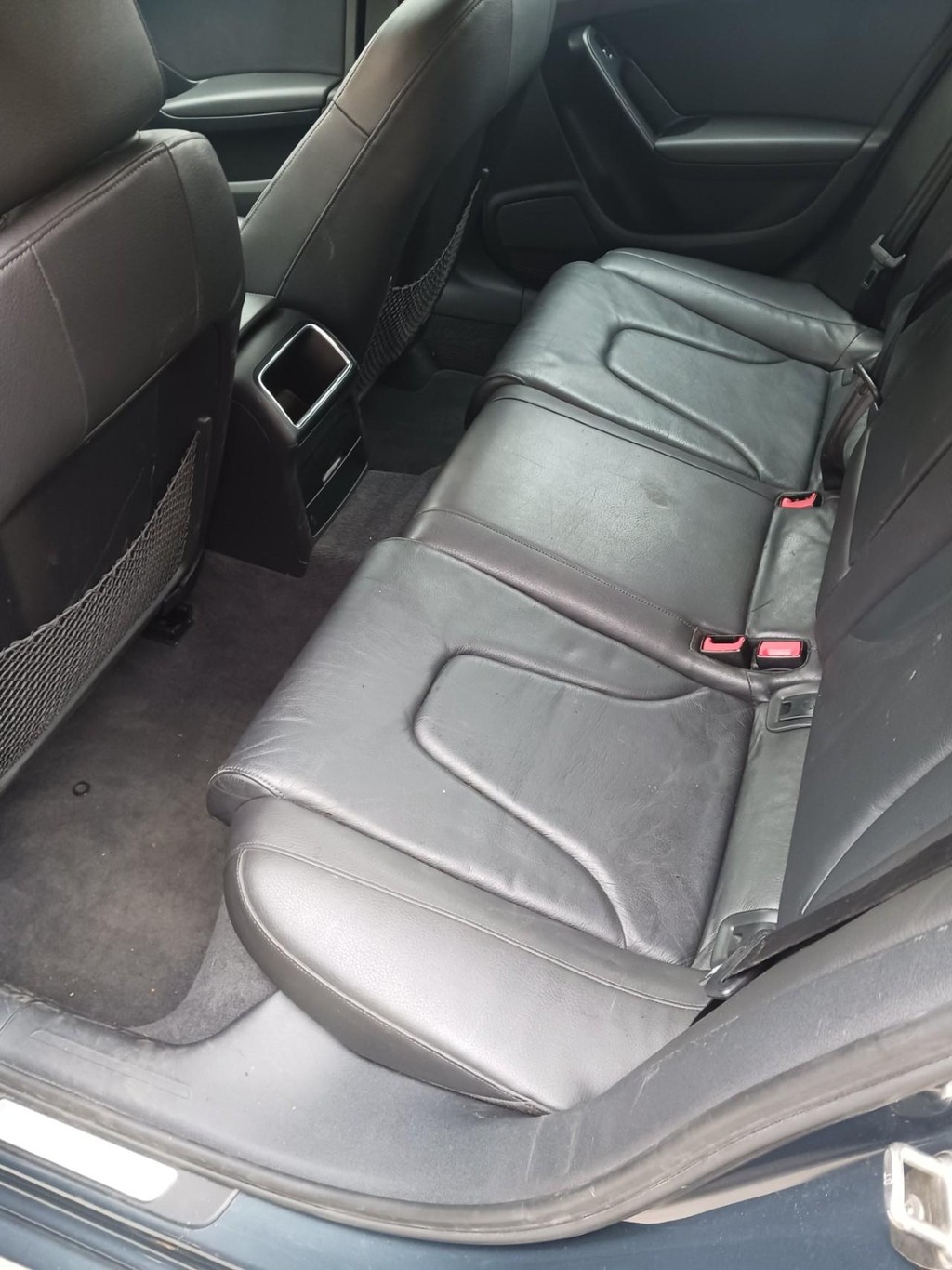 Audi A4 Vehicle Full-screen Gallery Image 07