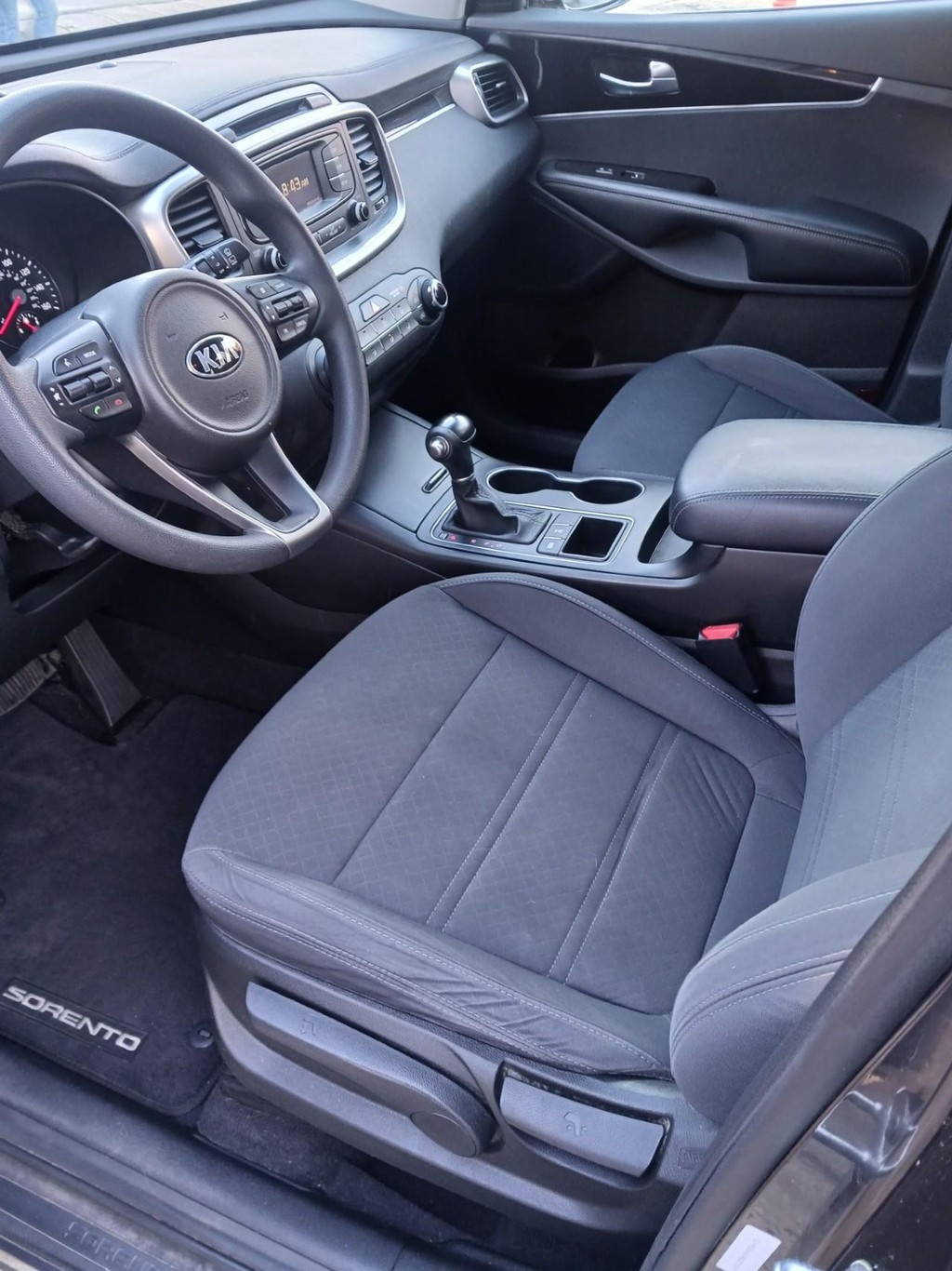 Kia Sorento Vehicle Full-screen Gallery Image 08