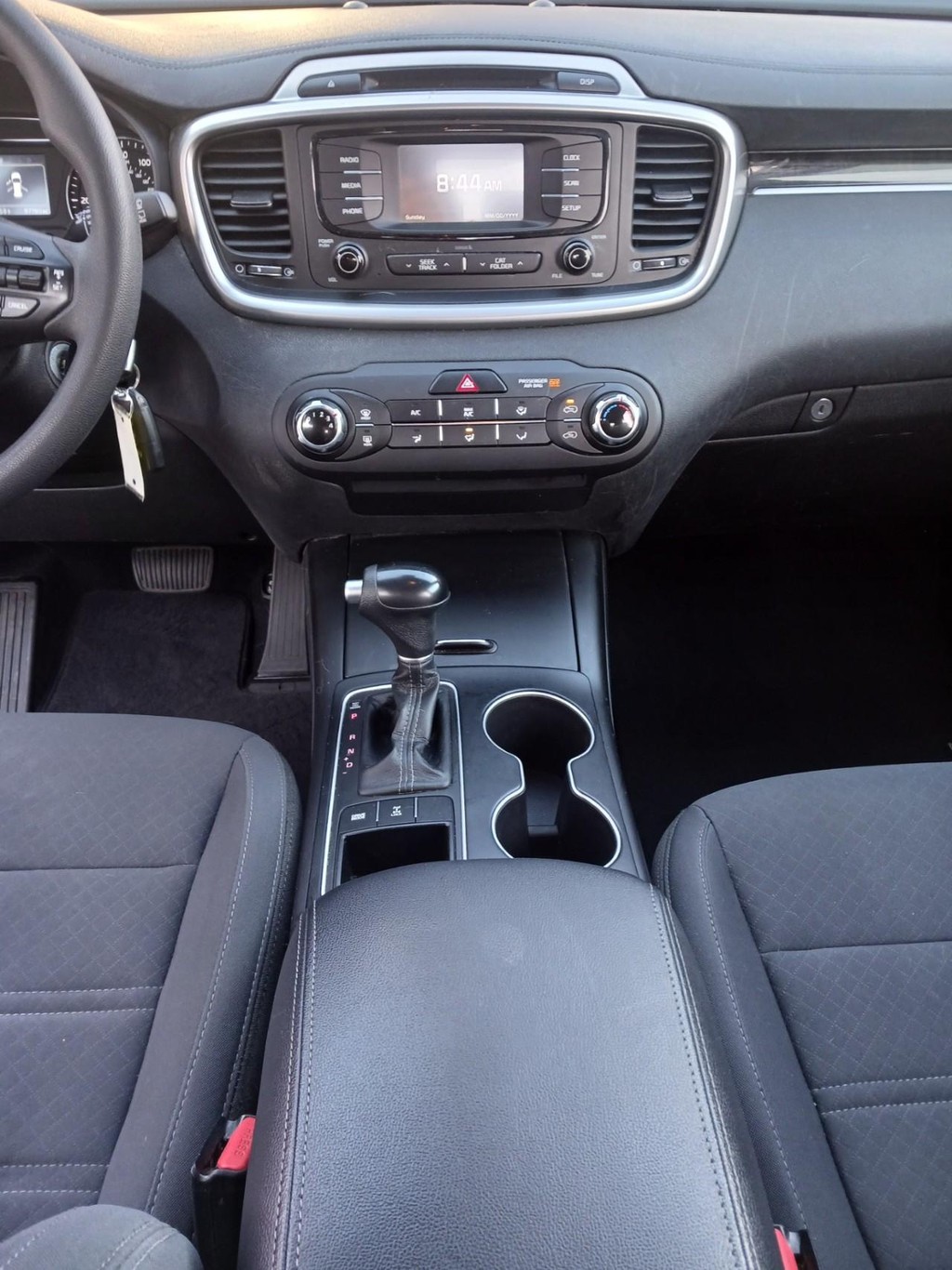 Kia Sorento Vehicle Full-screen Gallery Image 09