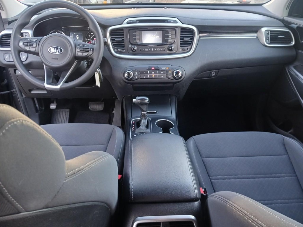 Kia Sorento Vehicle Full-screen Gallery Image 10