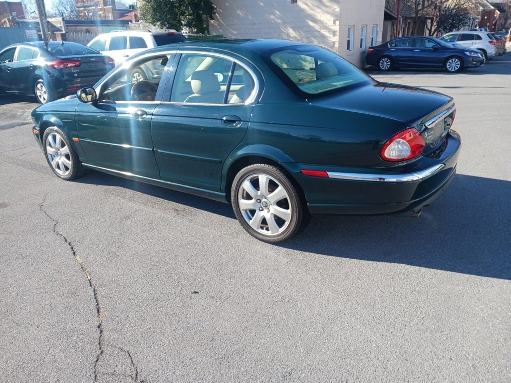 Jaguar X-Type Vehicle Full-screen Gallery Image 03