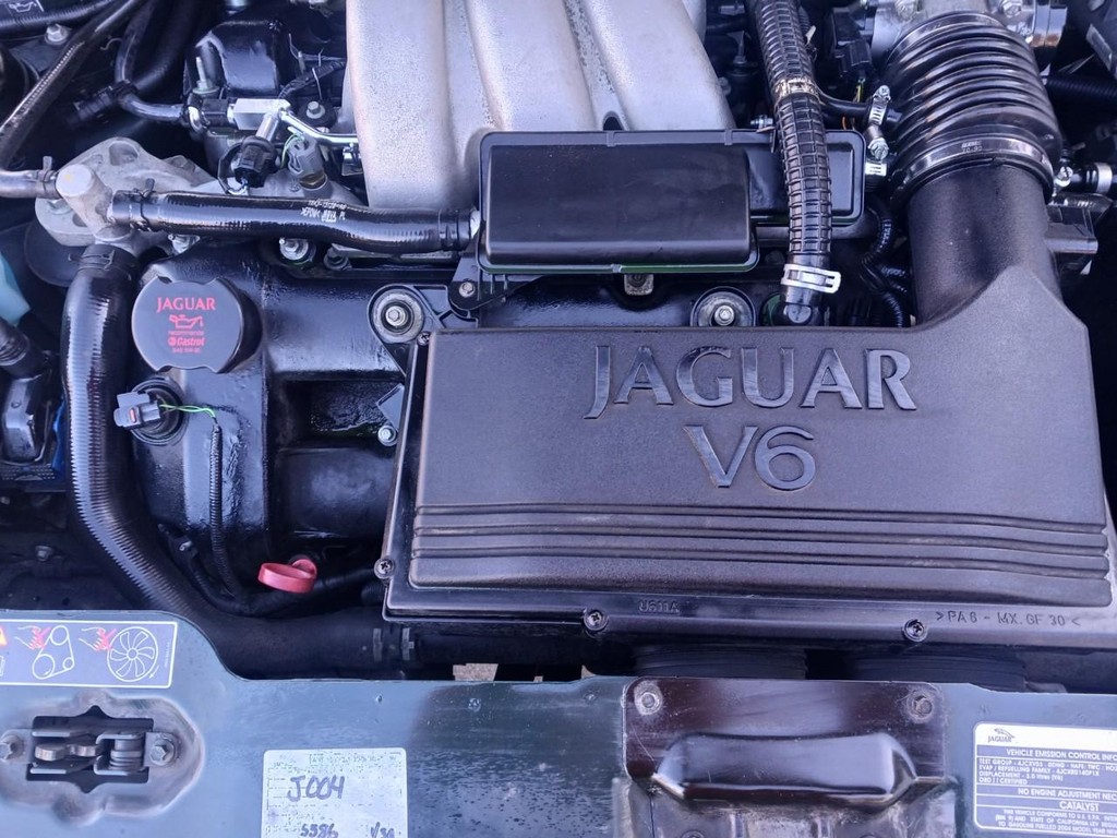 Jaguar X-Type Vehicle Full-screen Gallery Image 07