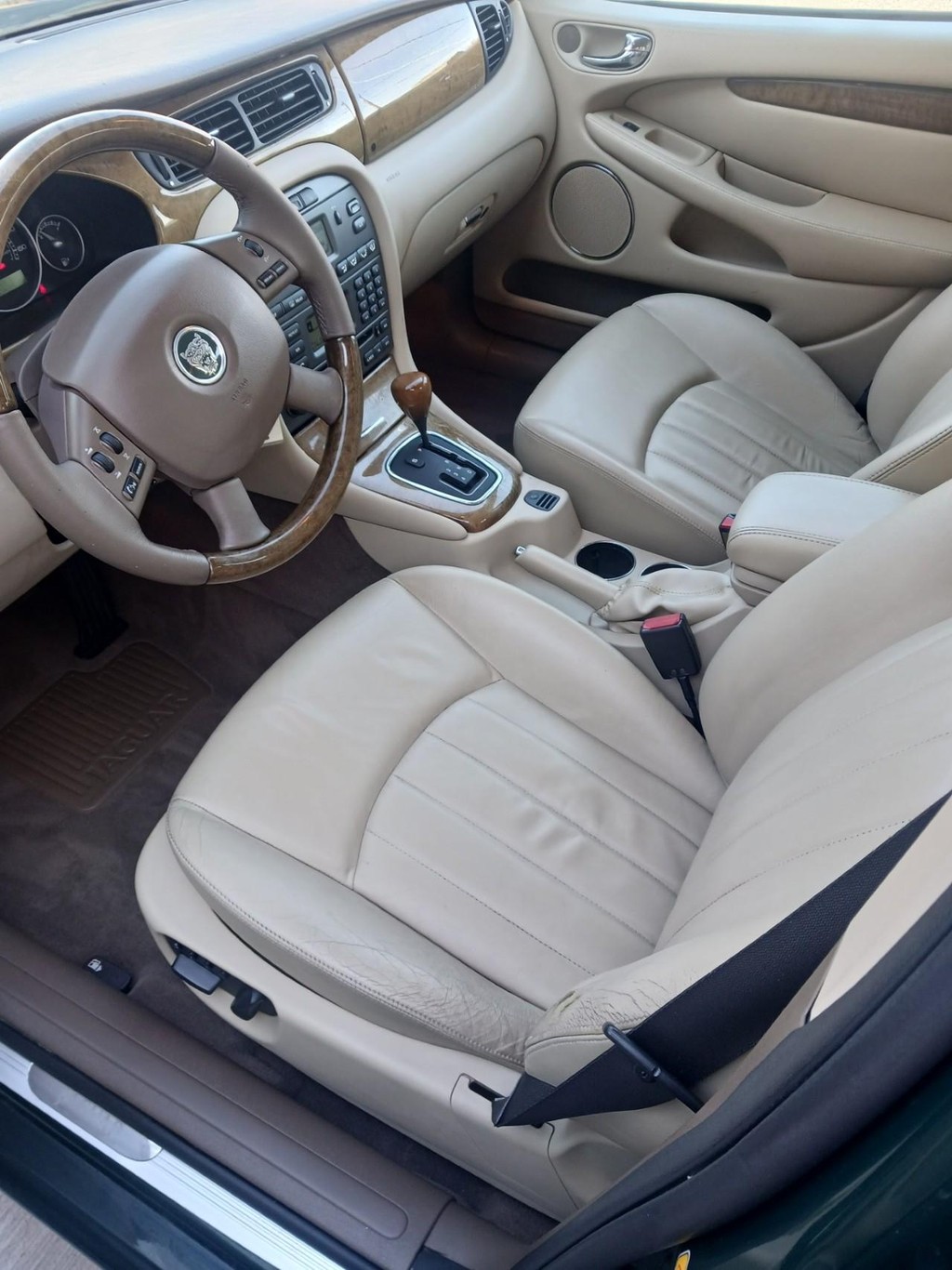 Jaguar X-Type Vehicle Full-screen Gallery Image 10