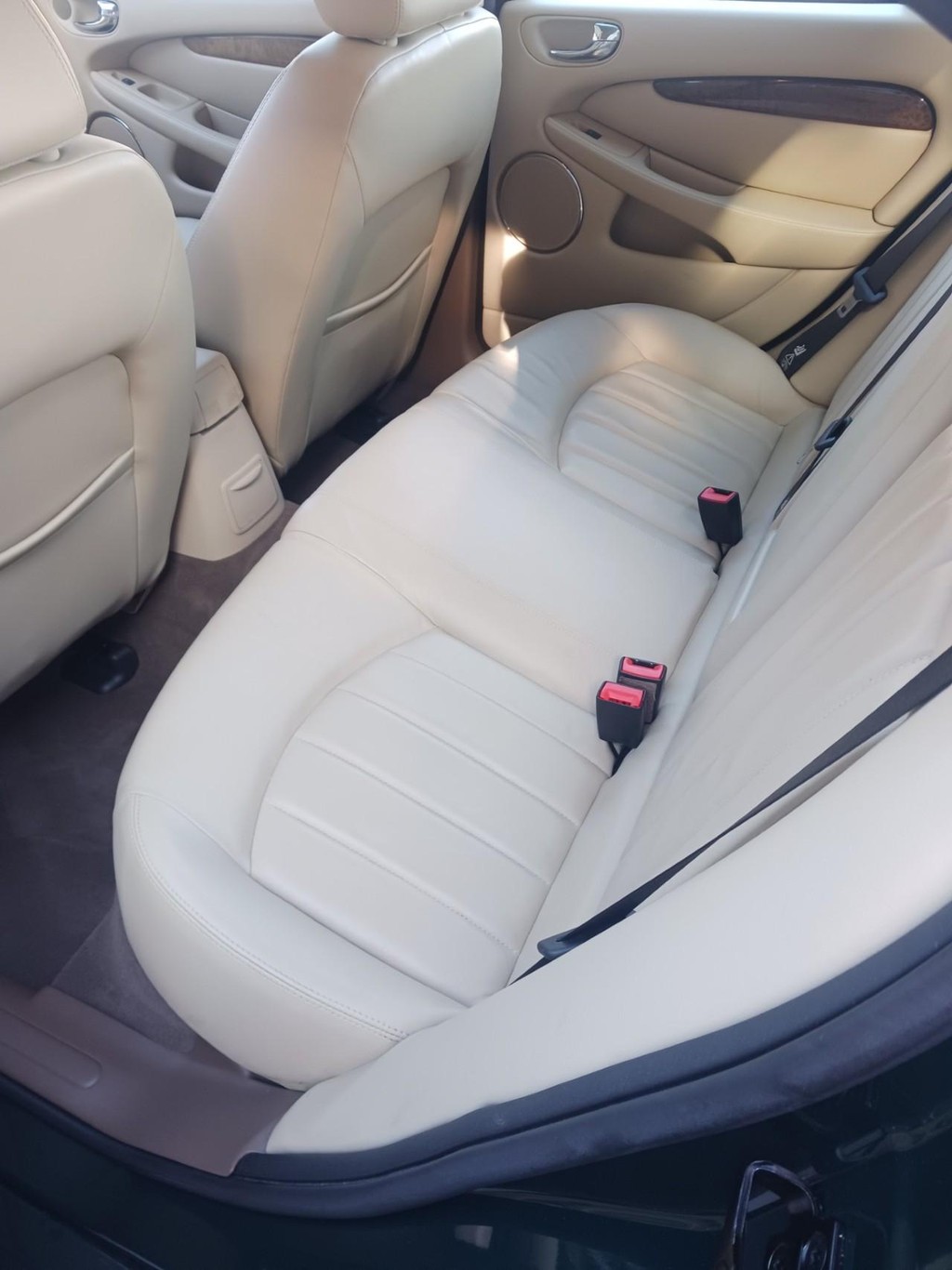 Jaguar X-Type Vehicle Full-screen Gallery Image 13