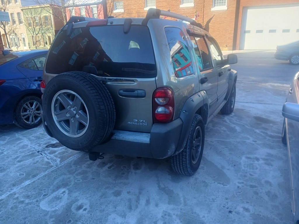 Jeep Liberty Vehicle Full-screen Gallery Image 04