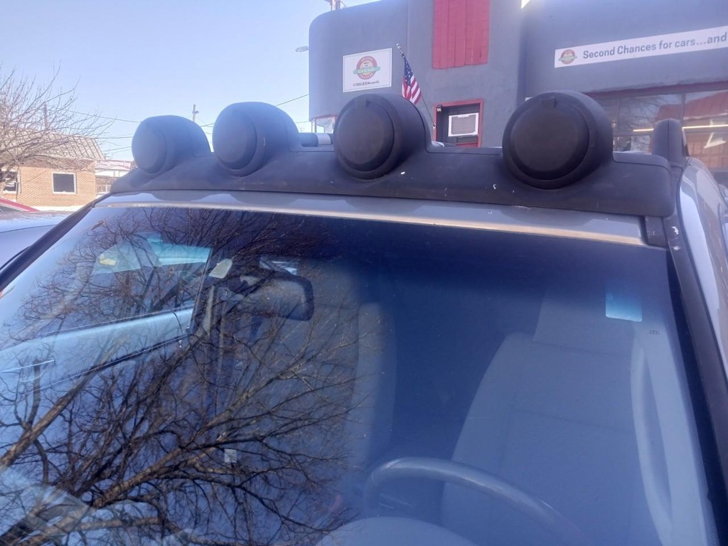 Jeep Liberty Vehicle Full-screen Gallery Image 05