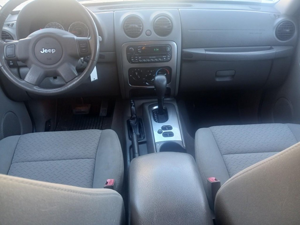 Jeep Liberty Vehicle Full-screen Gallery Image 09