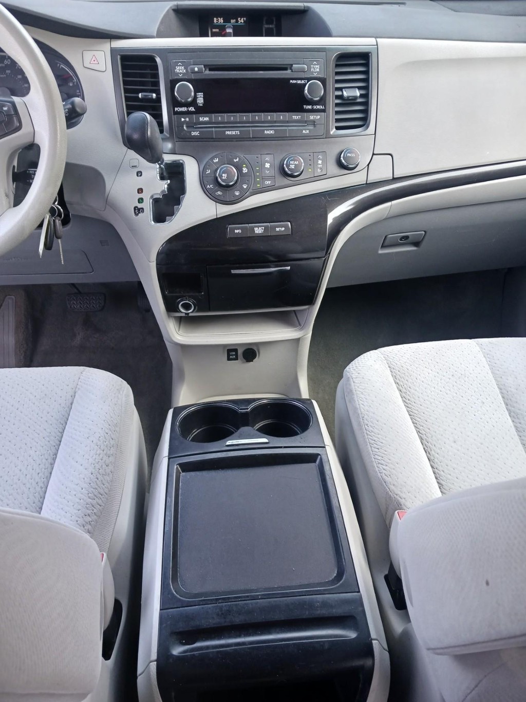 Toyota Sienna Vehicle Full-screen Gallery Image 07