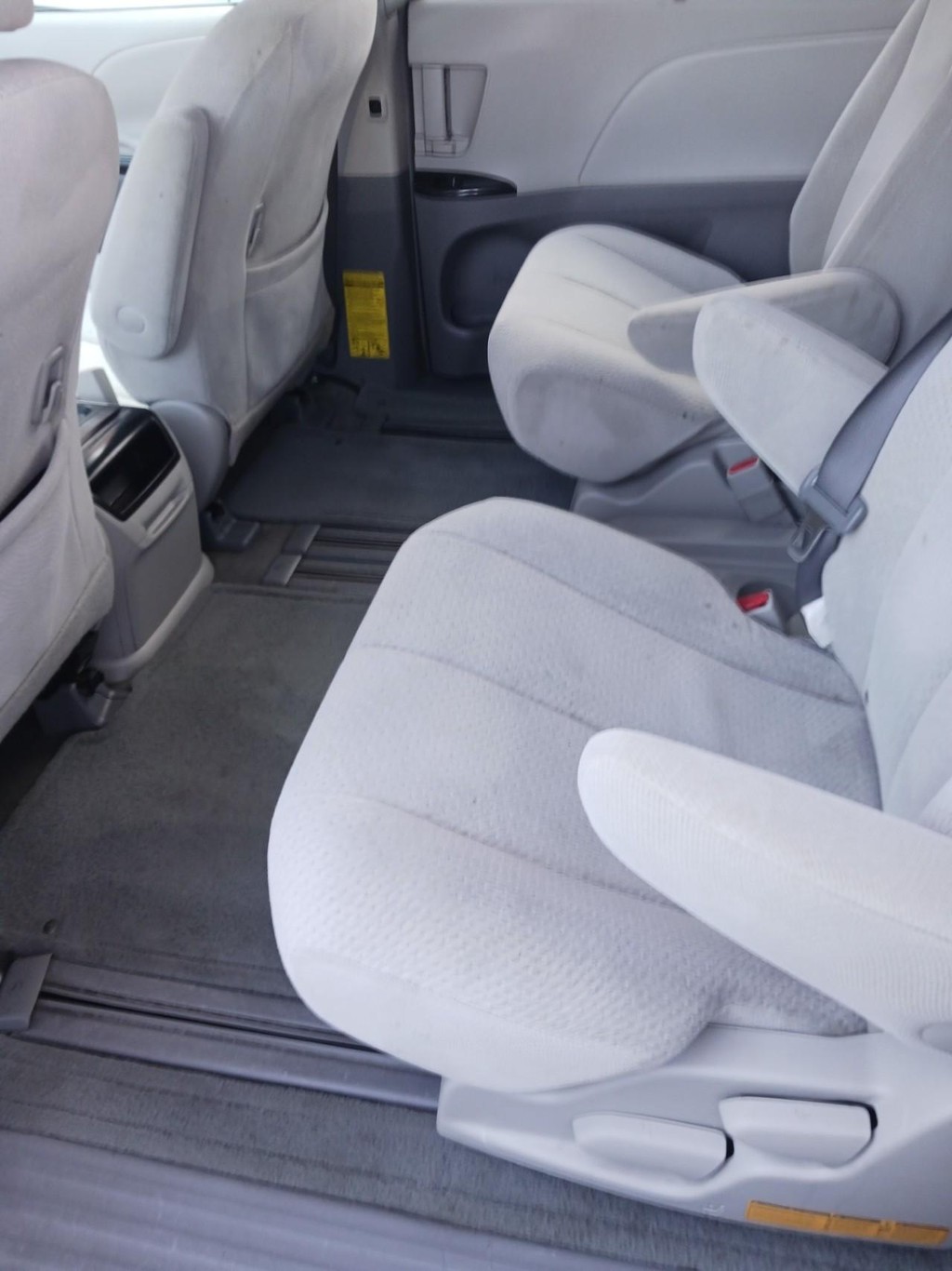 Toyota Sienna Vehicle Full-screen Gallery Image 08