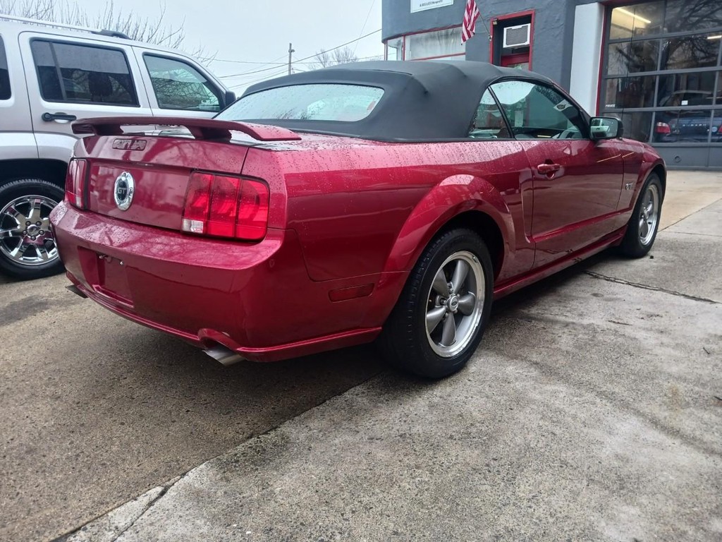 Ford Mustang Vehicle Full-screen Gallery Image 04