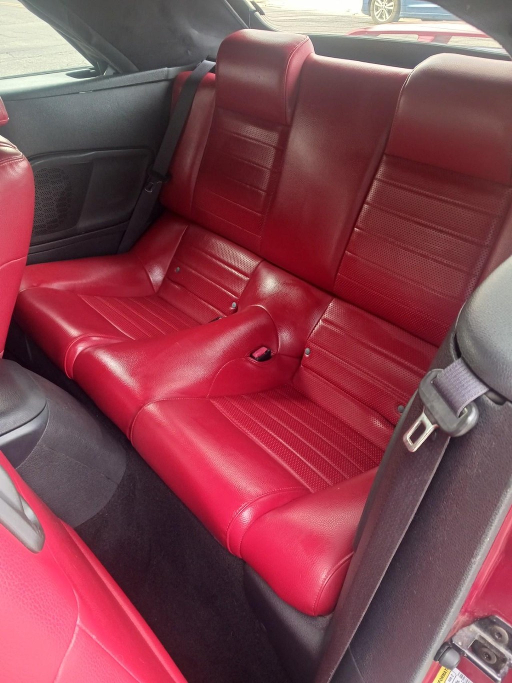 Ford Mustang Vehicle Full-screen Gallery Image 10