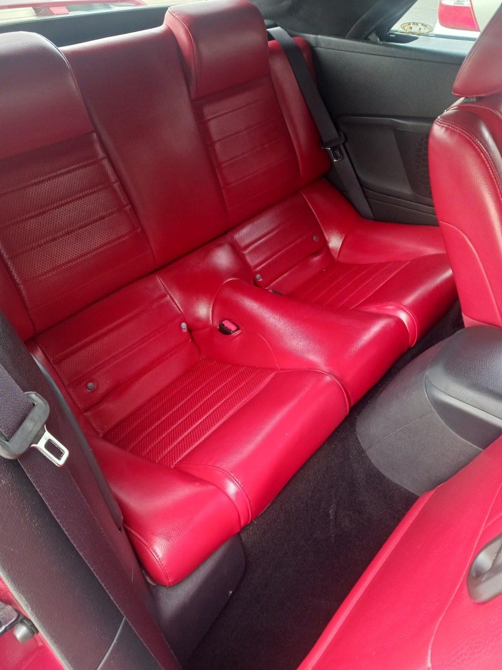 Ford Mustang Vehicle Full-screen Gallery Image 11