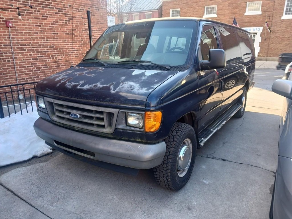 Ford Econoline Wagon Vehicle Full-screen Gallery Image 02