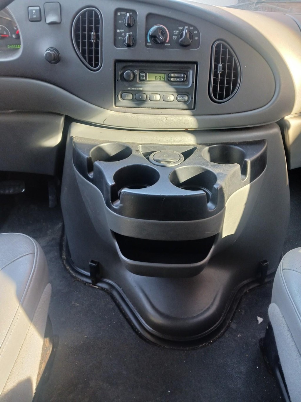 Ford Econoline Wagon Vehicle Full-screen Gallery Image 06