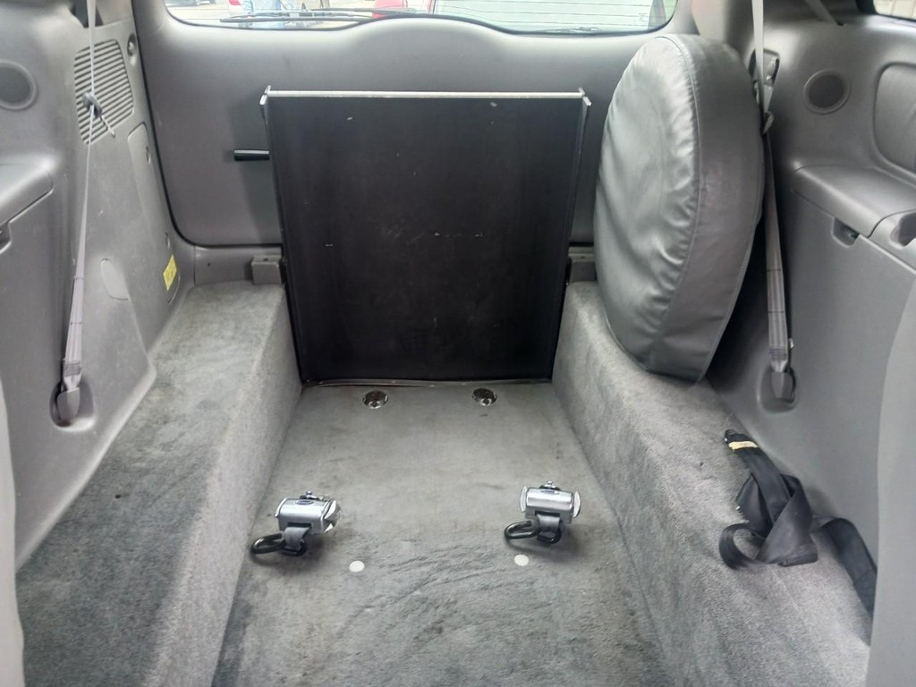 Toyota Sienna Vehicle Full-screen Gallery Image 11