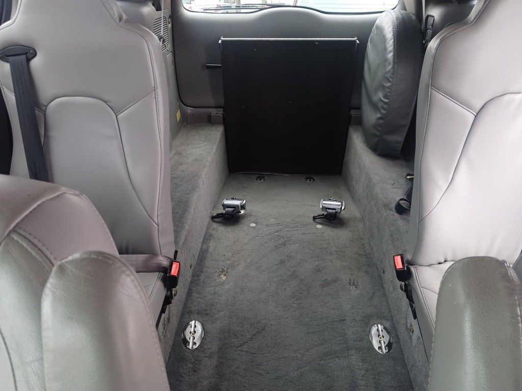 Toyota Sienna Vehicle Full-screen Gallery Image 12