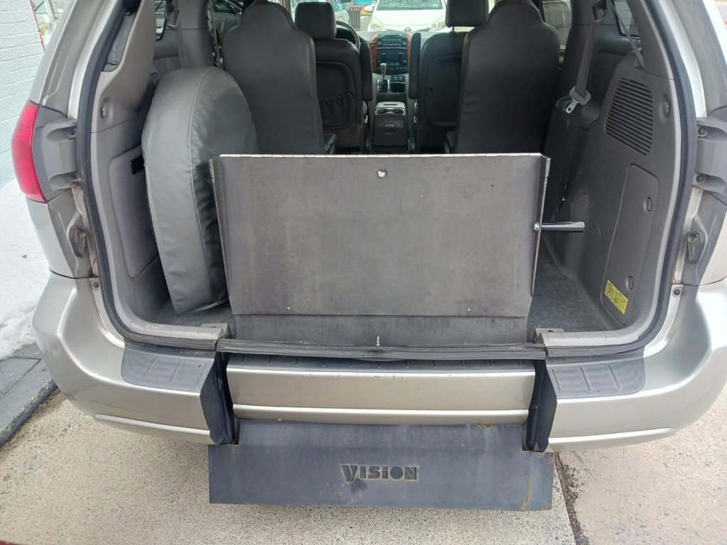 Toyota Sienna Vehicle Full-screen Gallery Image 13