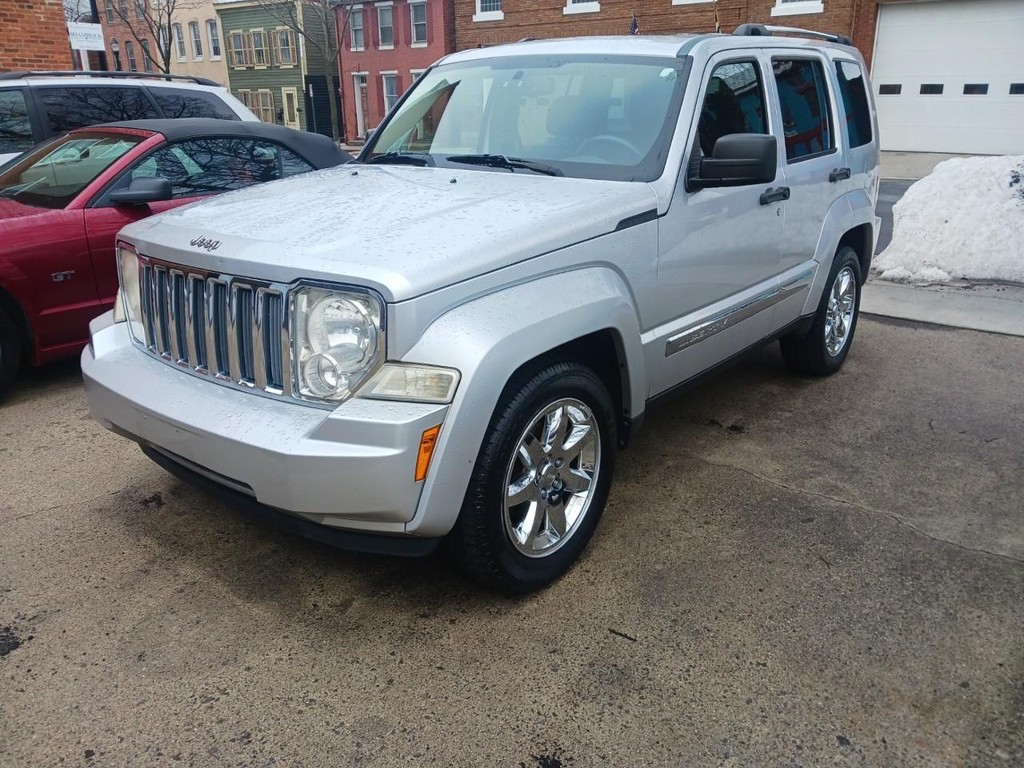 Jeep Liberty Vehicle Full-screen Gallery Image 02
