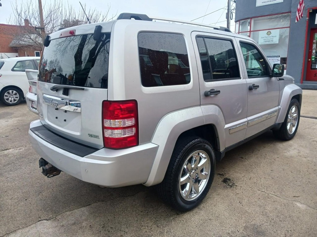 Jeep Liberty Vehicle Full-screen Gallery Image 04