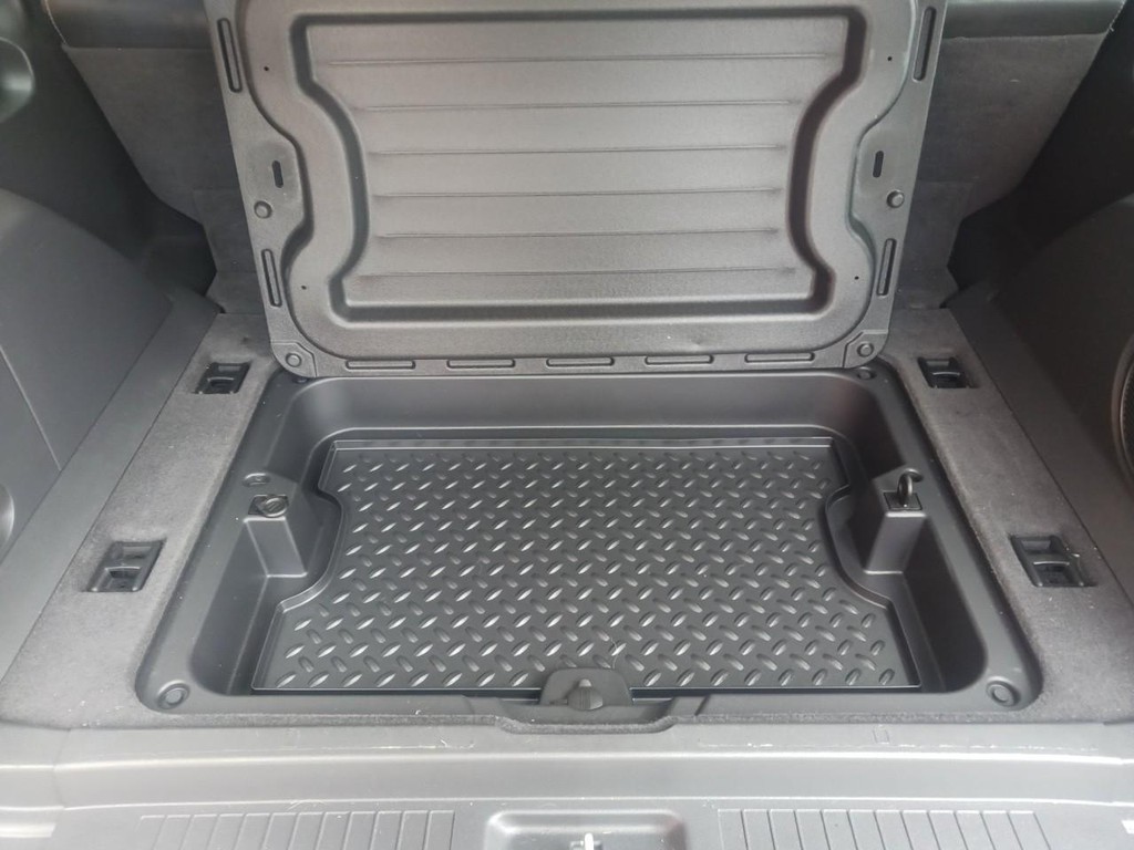 Jeep Liberty Vehicle Full-screen Gallery Image 09