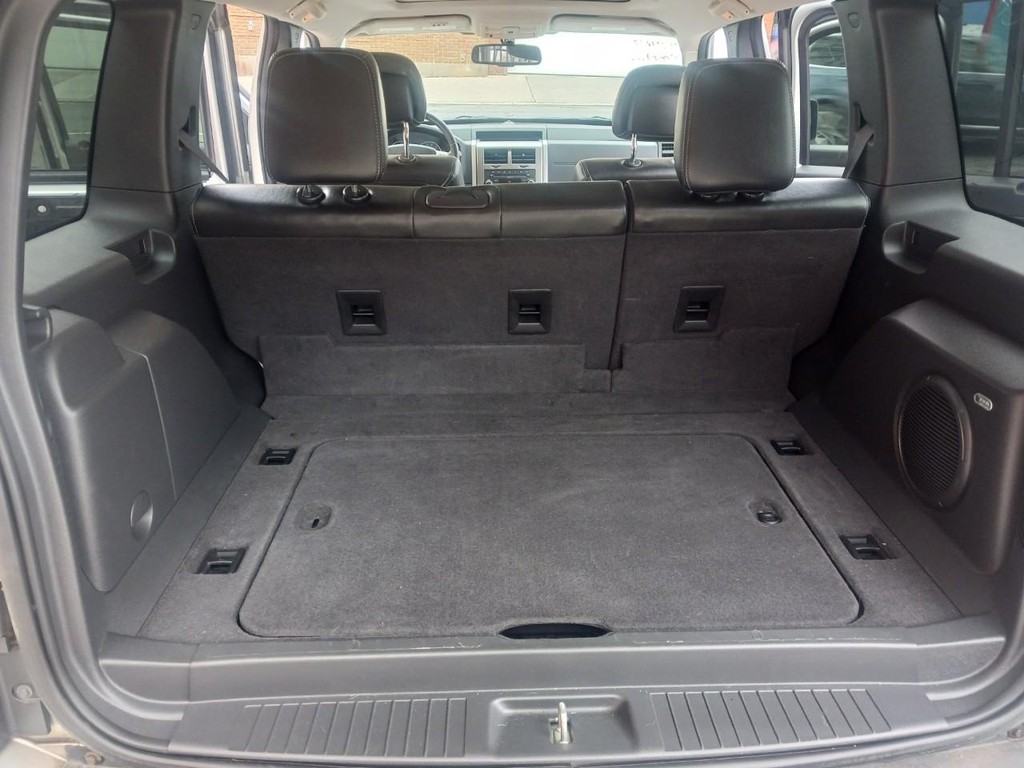 Jeep Liberty Vehicle Full-screen Gallery Image 10