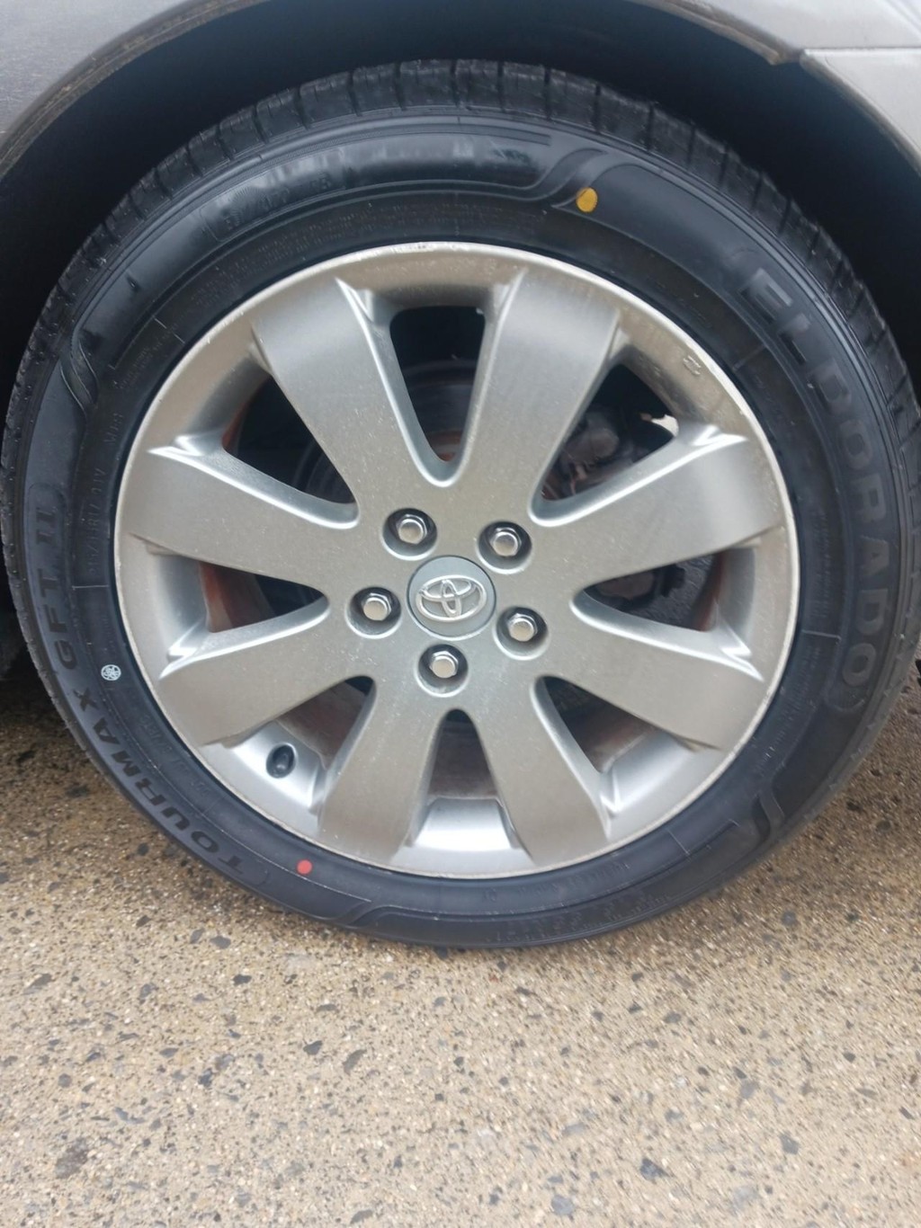 Toyota Avalon Vehicle Full-screen Gallery Image 05