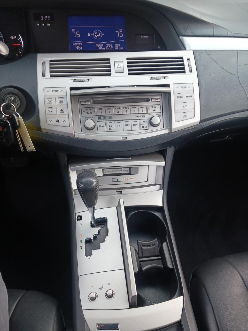 Toyota Avalon Vehicle Full-screen Gallery Image 07