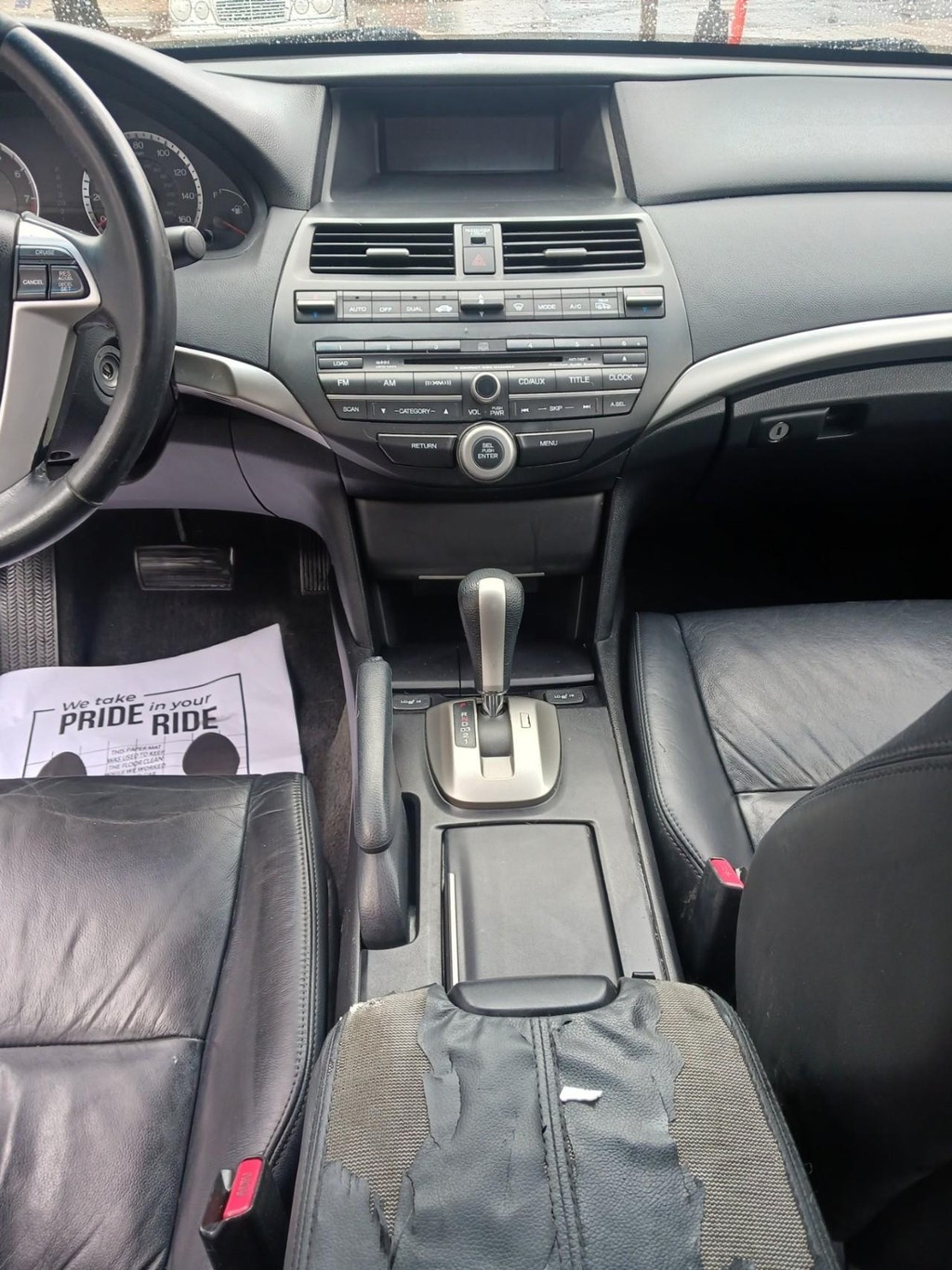 Honda Accord Sedan Vehicle Full-screen Gallery Image 06