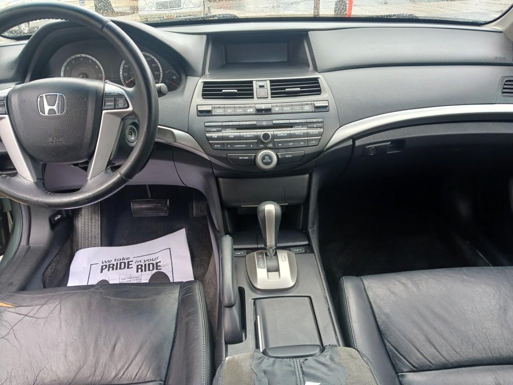 Honda Accord Sedan Vehicle Full-screen Gallery Image 07
