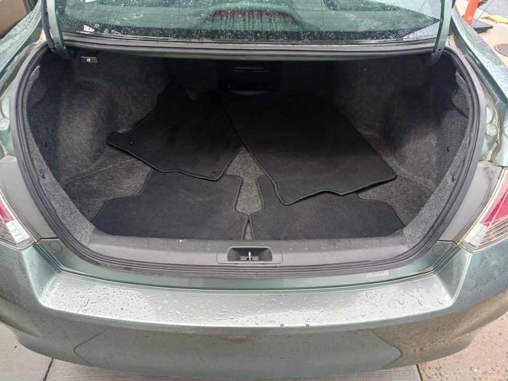Honda Accord Sedan Vehicle Full-screen Gallery Image 09