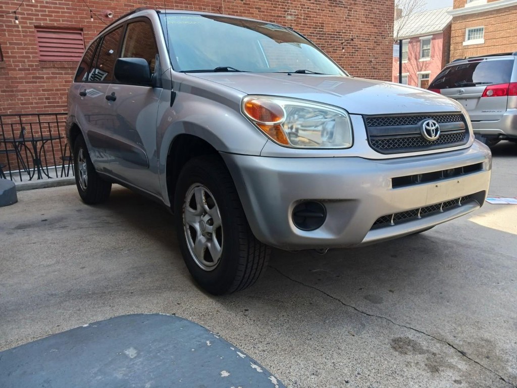 Toyota RAV4 Vehicle Full-screen Gallery Image 02