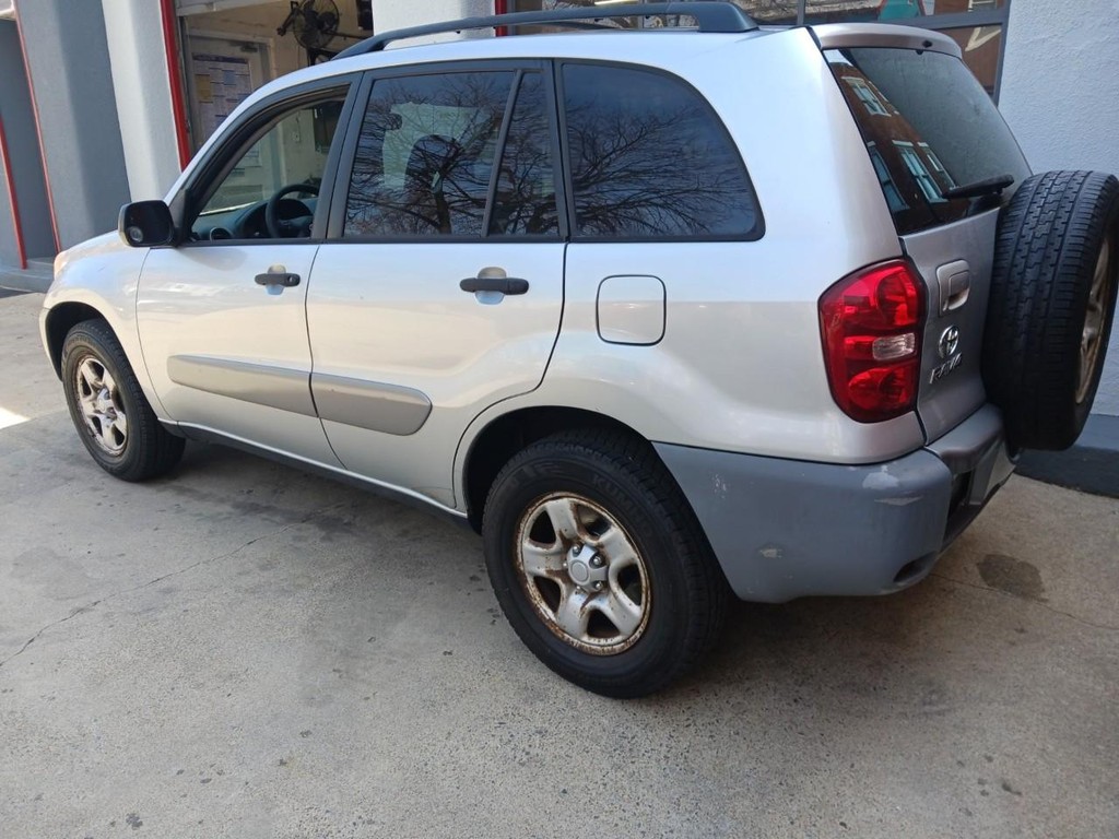 Toyota RAV4 Vehicle Full-screen Gallery Image 03