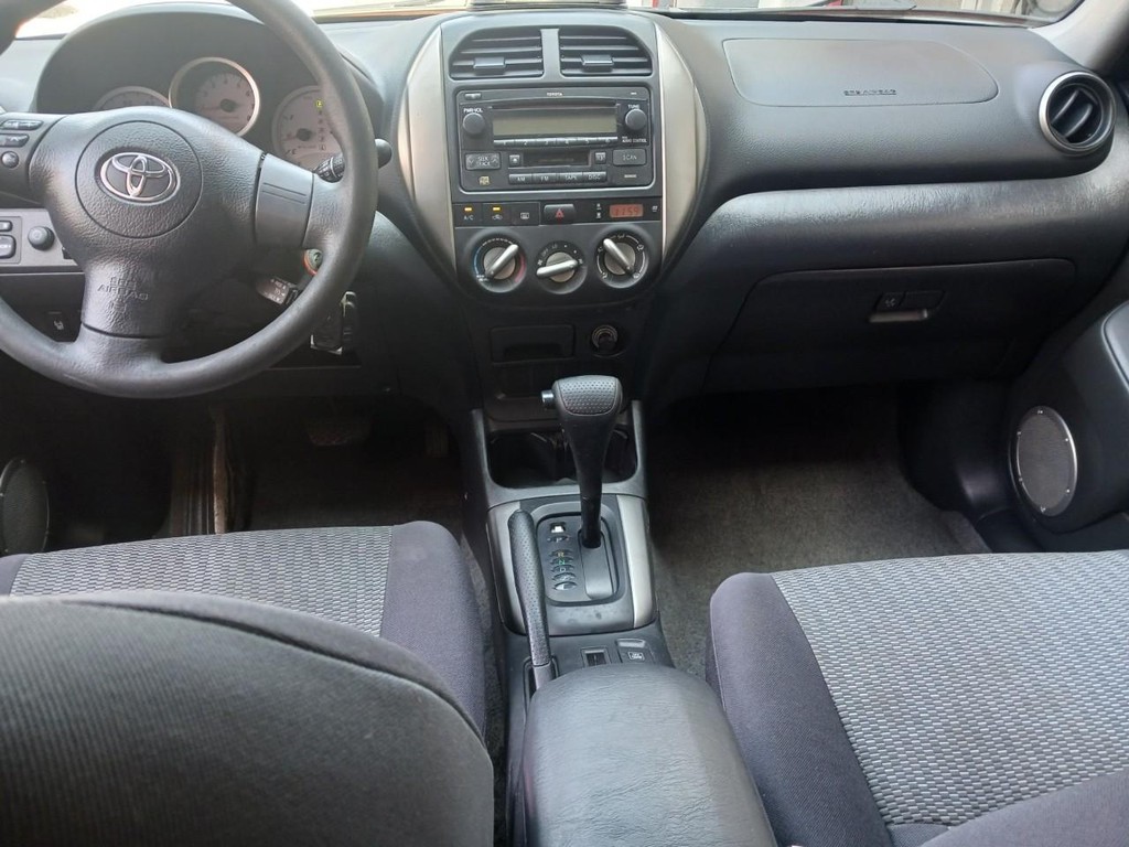 Toyota RAV4 Vehicle Full-screen Gallery Image 05