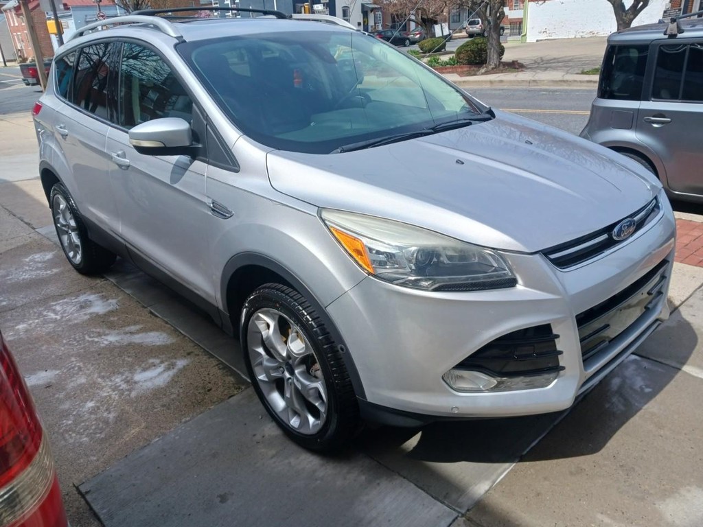 Ford Escape Vehicle Full-screen Gallery Image 02