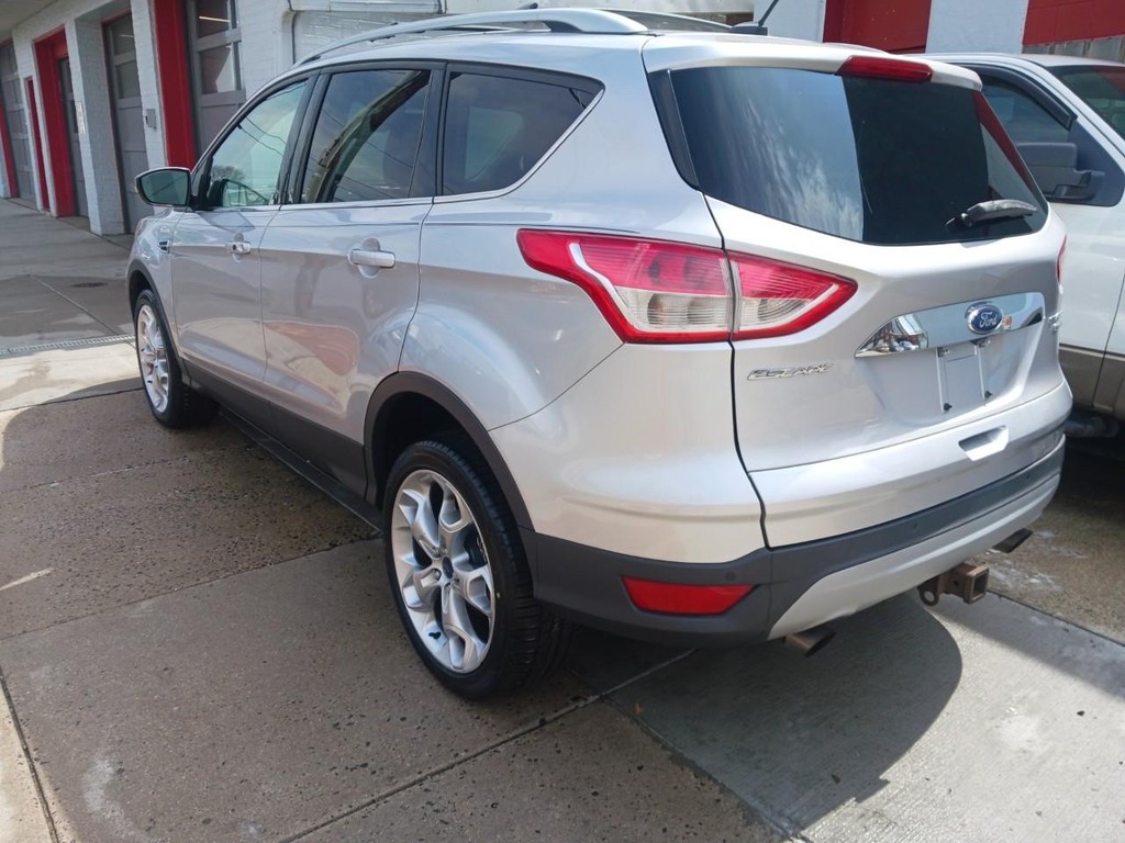 Ford Escape Vehicle Full-screen Gallery Image 03