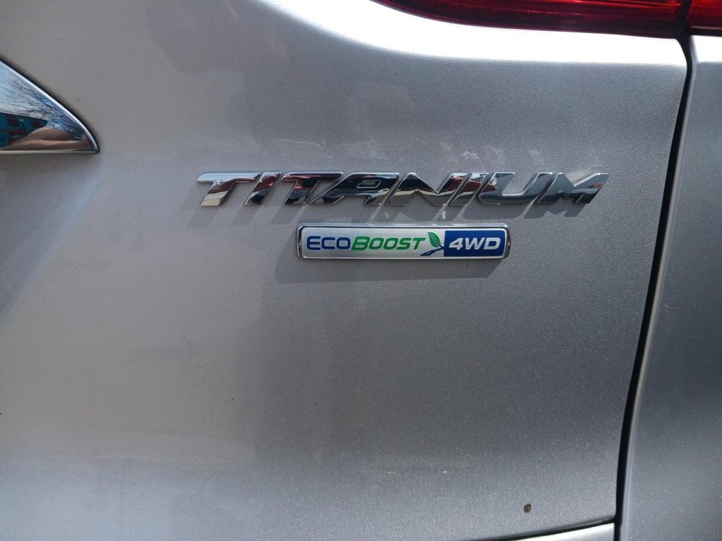 Ford Escape Vehicle Full-screen Gallery Image 05