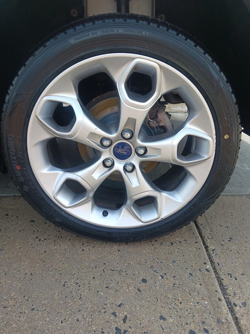 Ford Escape Vehicle Full-screen Gallery Image 06