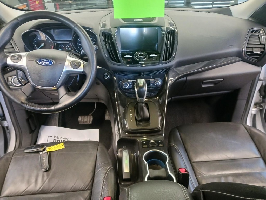 Ford Escape Vehicle Full-screen Gallery Image 07