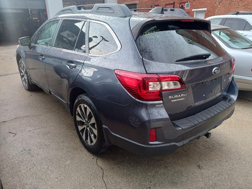 Subaru Outback Vehicle Full-screen Gallery Image 03