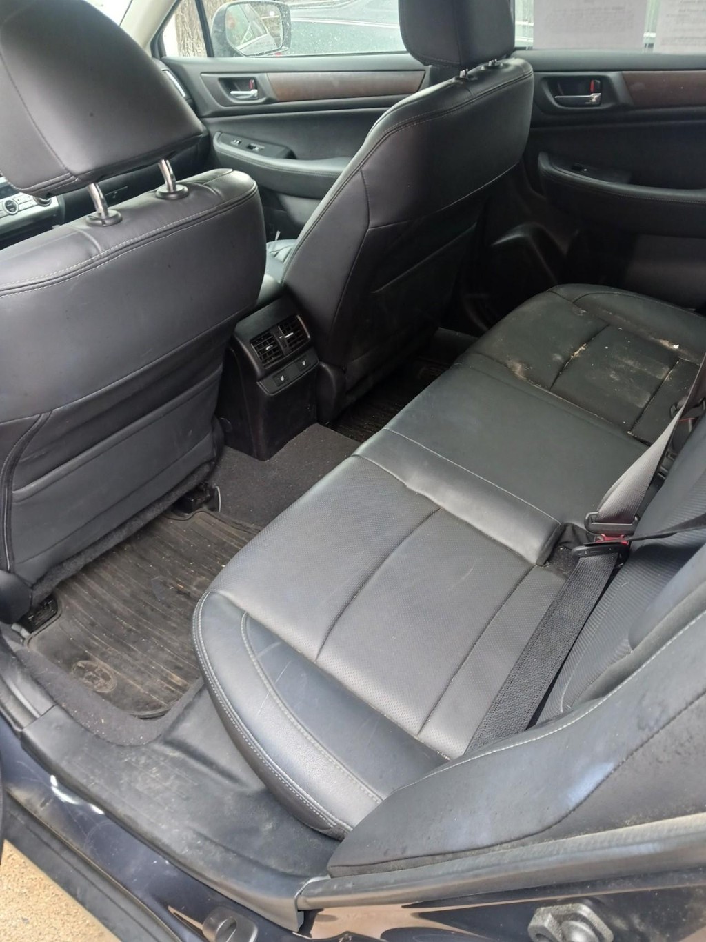 Subaru Outback Vehicle Full-screen Gallery Image 07