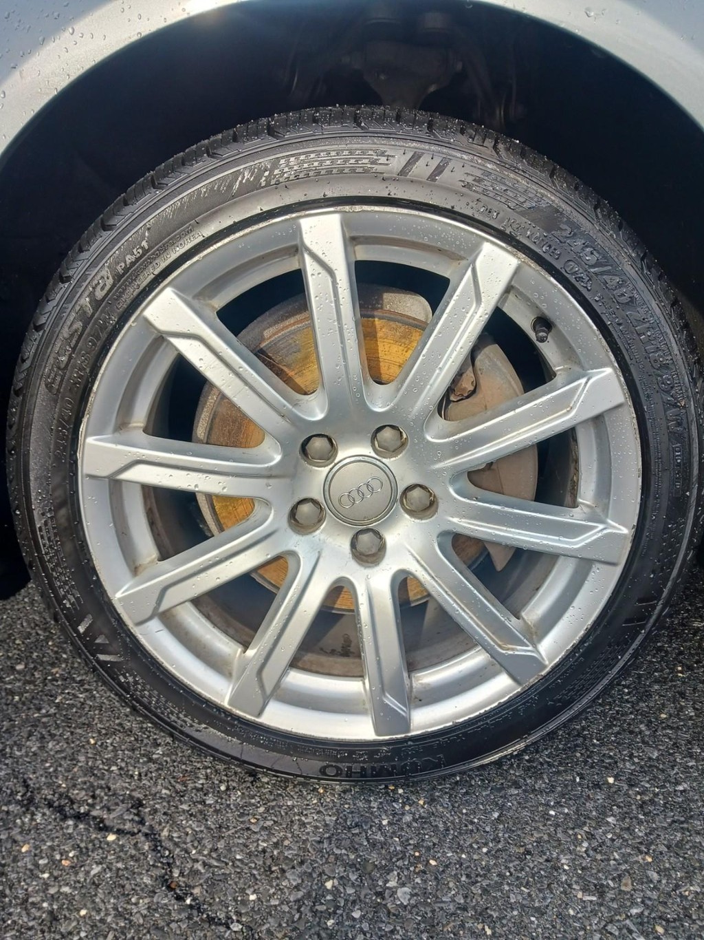 Audi A4 Vehicle Full-screen Gallery Image 05