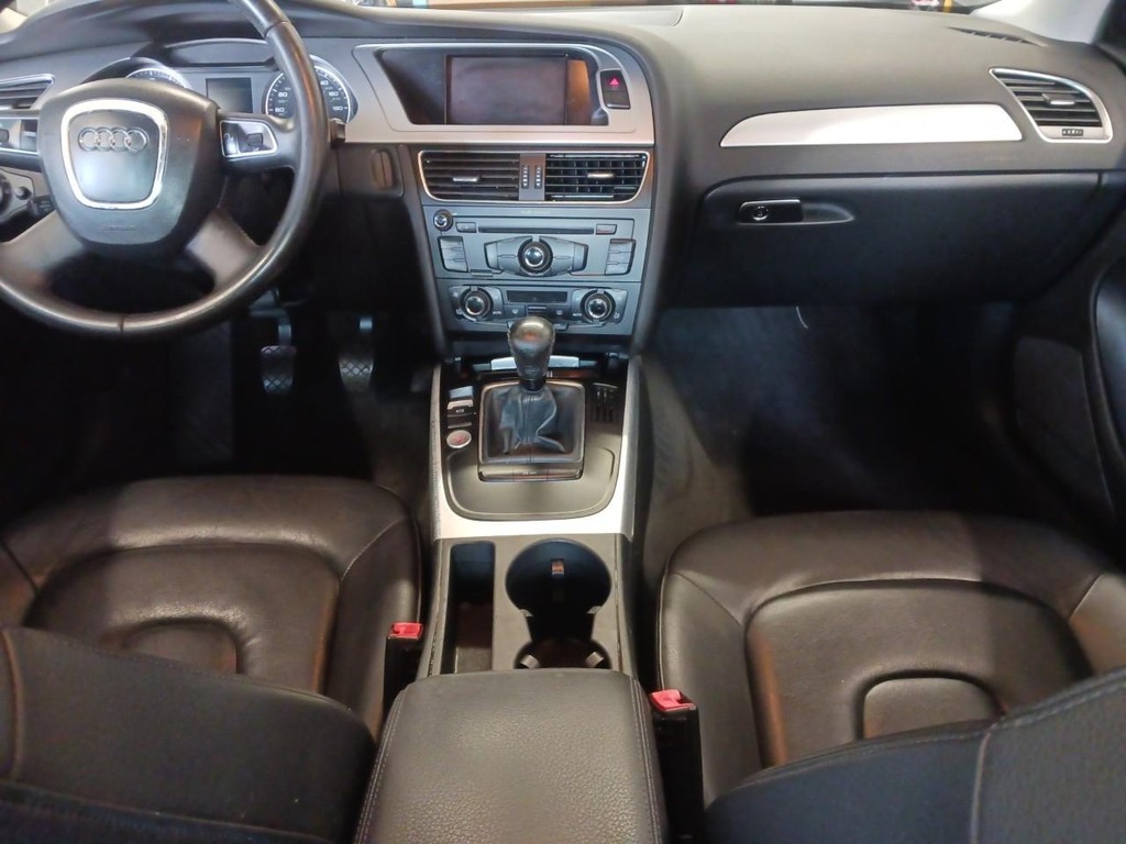 Audi A4 Vehicle Full-screen Gallery Image 07