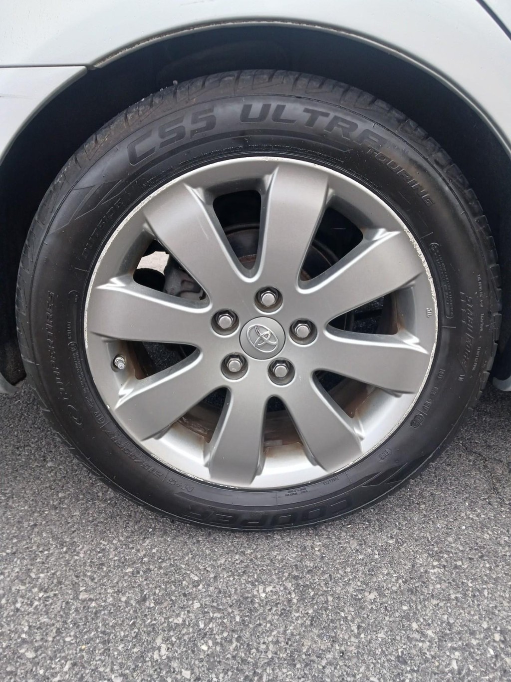 Toyota Avalon Vehicle Full-screen Gallery Image 05